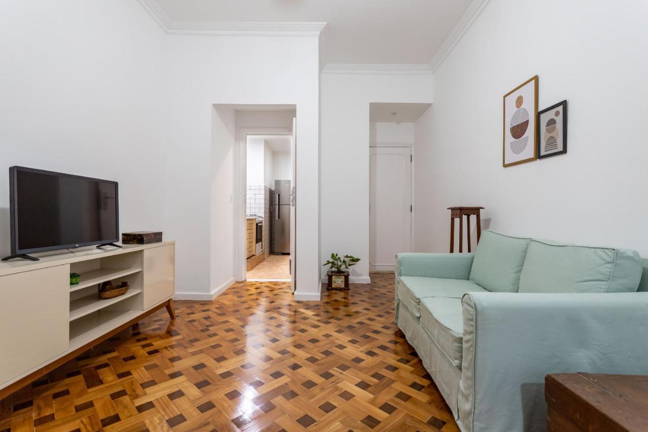 Apartamento Gracioso No Leblon - 2 Quartos - Ap102