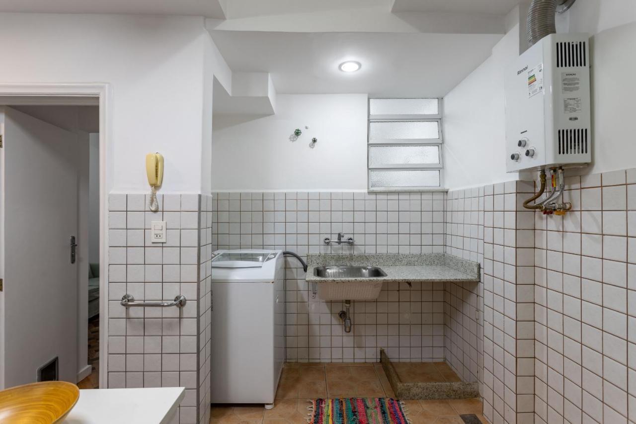 Apartamento Gracioso No Leblon - 2 Quartos - Ap102