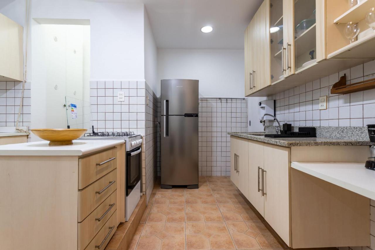 Apartamento Gracioso No Leblon - 2 Quartos - Ap102