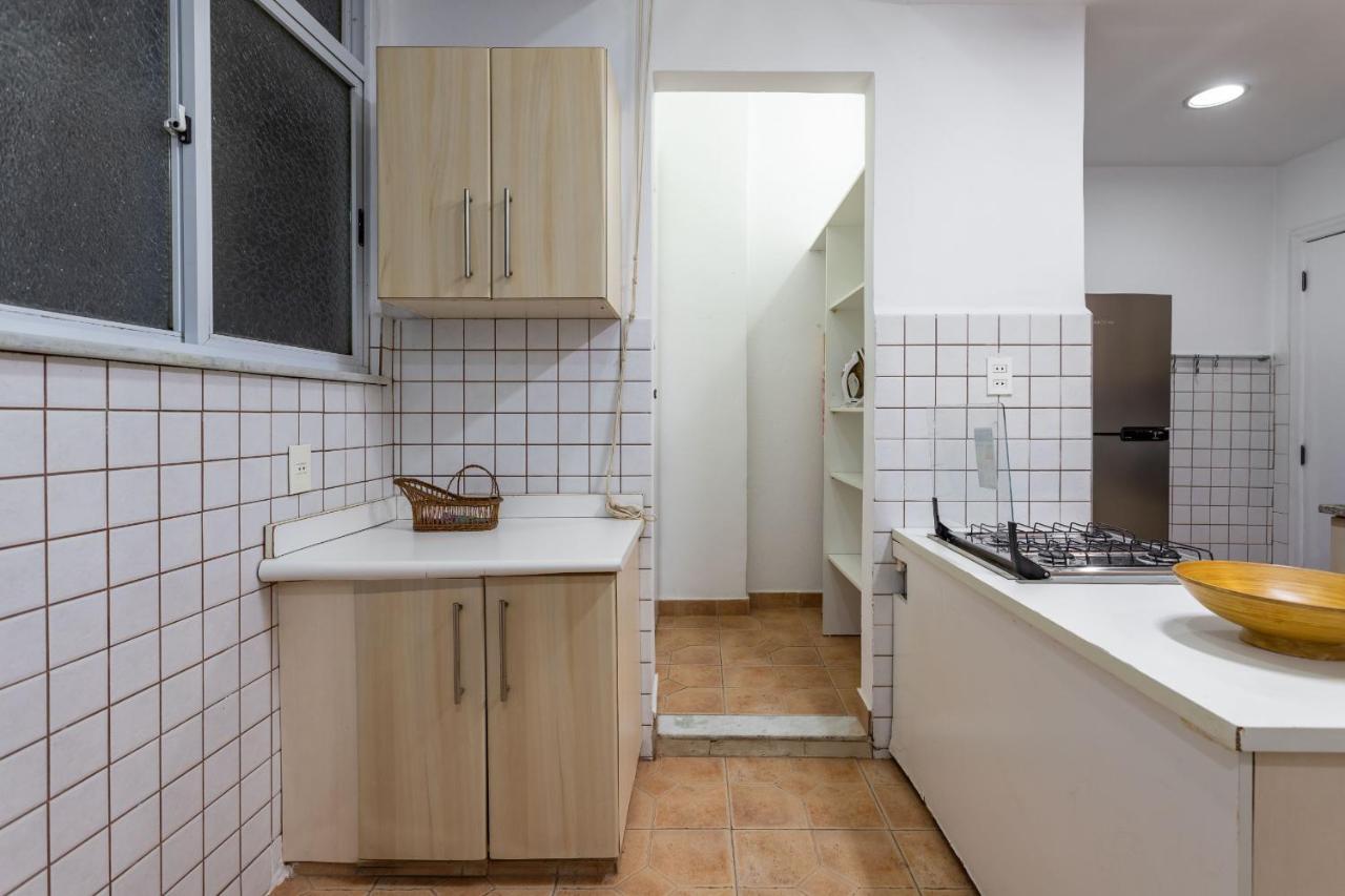 Apartamento Gracioso No Leblon - 2 Quartos - Ap102