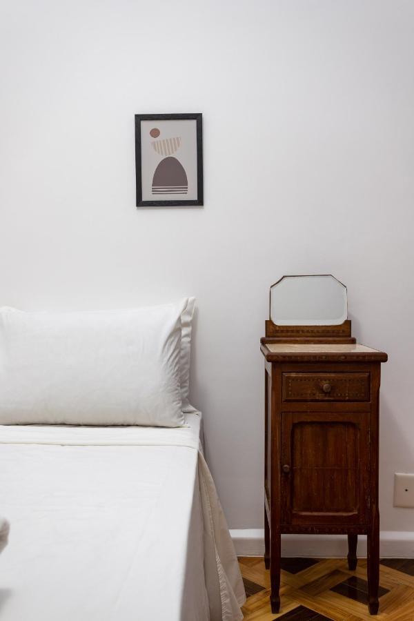 Apartamento Gracioso No Leblon - 2 Quartos - Ap102